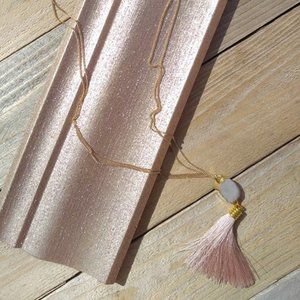 MBELLISH LONG GOLD NECKLACE WITH LIGHT PINK TASSEL